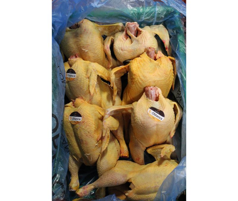 Pollo entero amarillo (1 pieza de 2 - 2,2 kg)