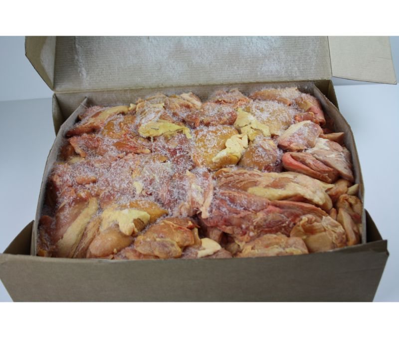 Carne de ave amarilla congelada (1 caja de 10 kg)