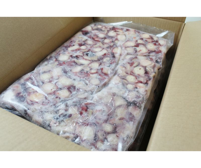 Pulpo cocido troceado con cabeza (1 estuche de 3 kg aprox.)